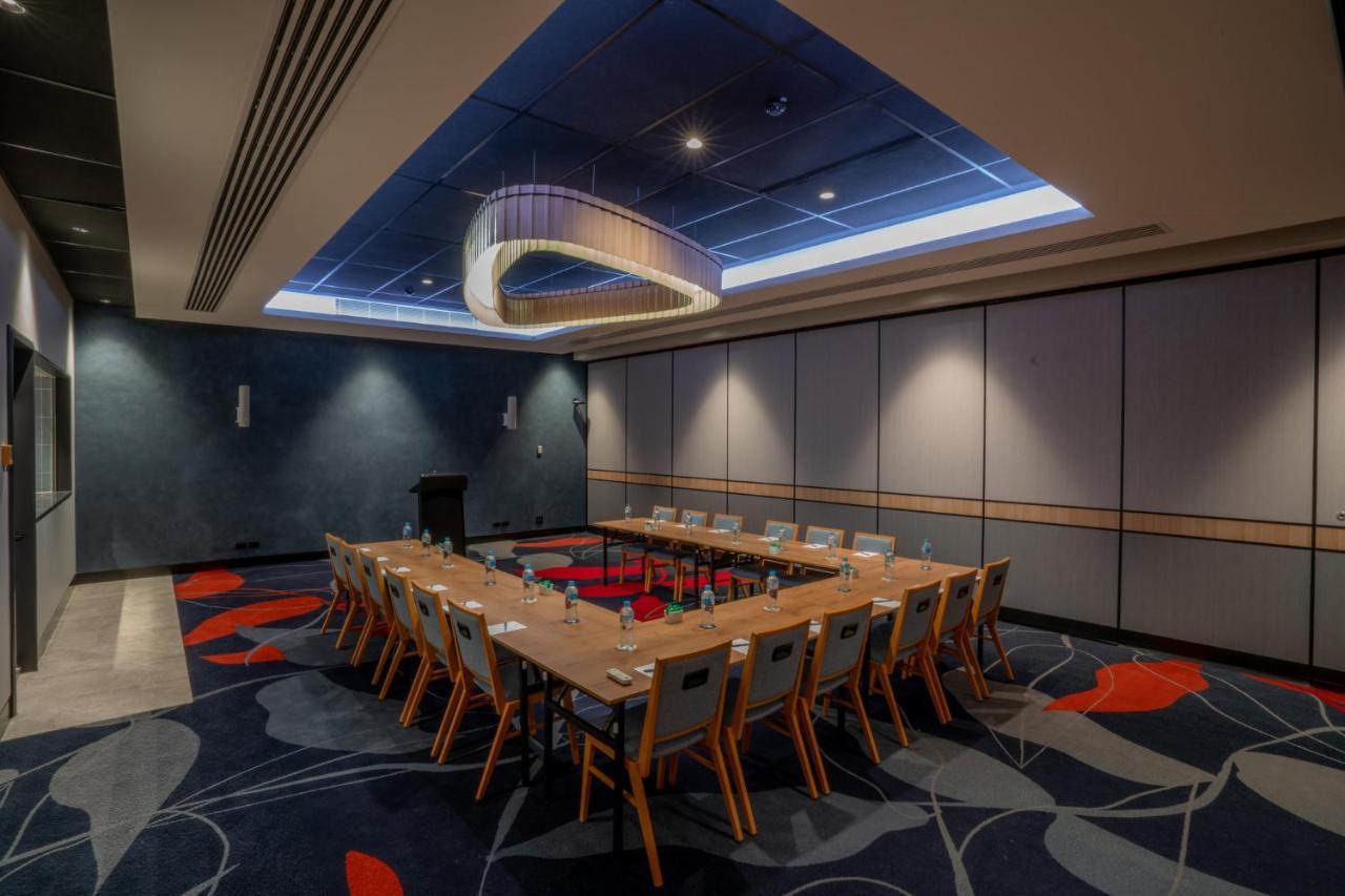 Holiday Inn Sydney St Marys By Ihg Exterior photo